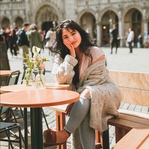 Meet your Posher, Amira